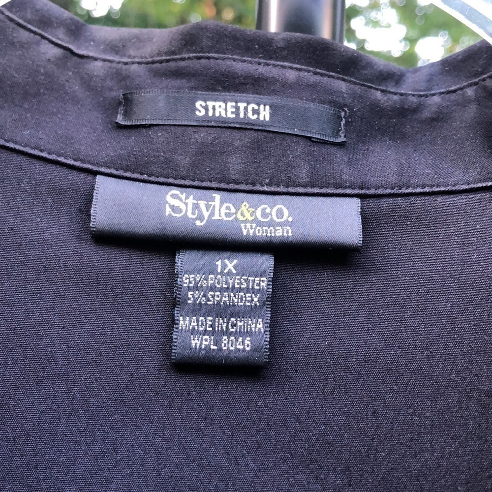 BLACK BUTTON DOWN CAP SLEEVE 1X Stretch Princess Seams, Pit to Pit 21” Preworn - Picture 2 of 14
